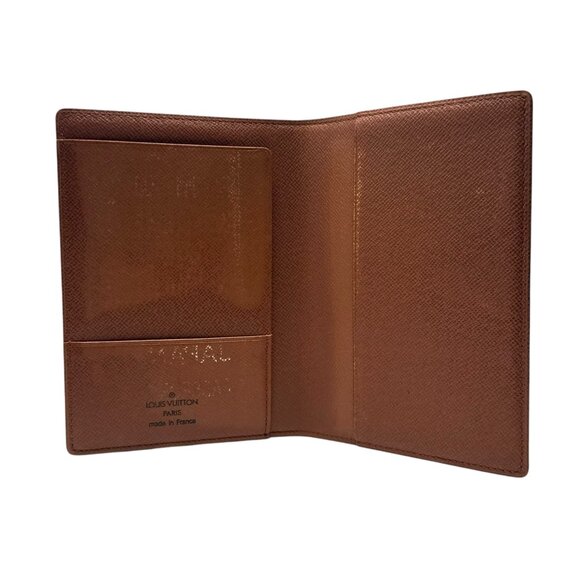 Louis Vuitton Monogram Passport Holder - Picture 4 of 7